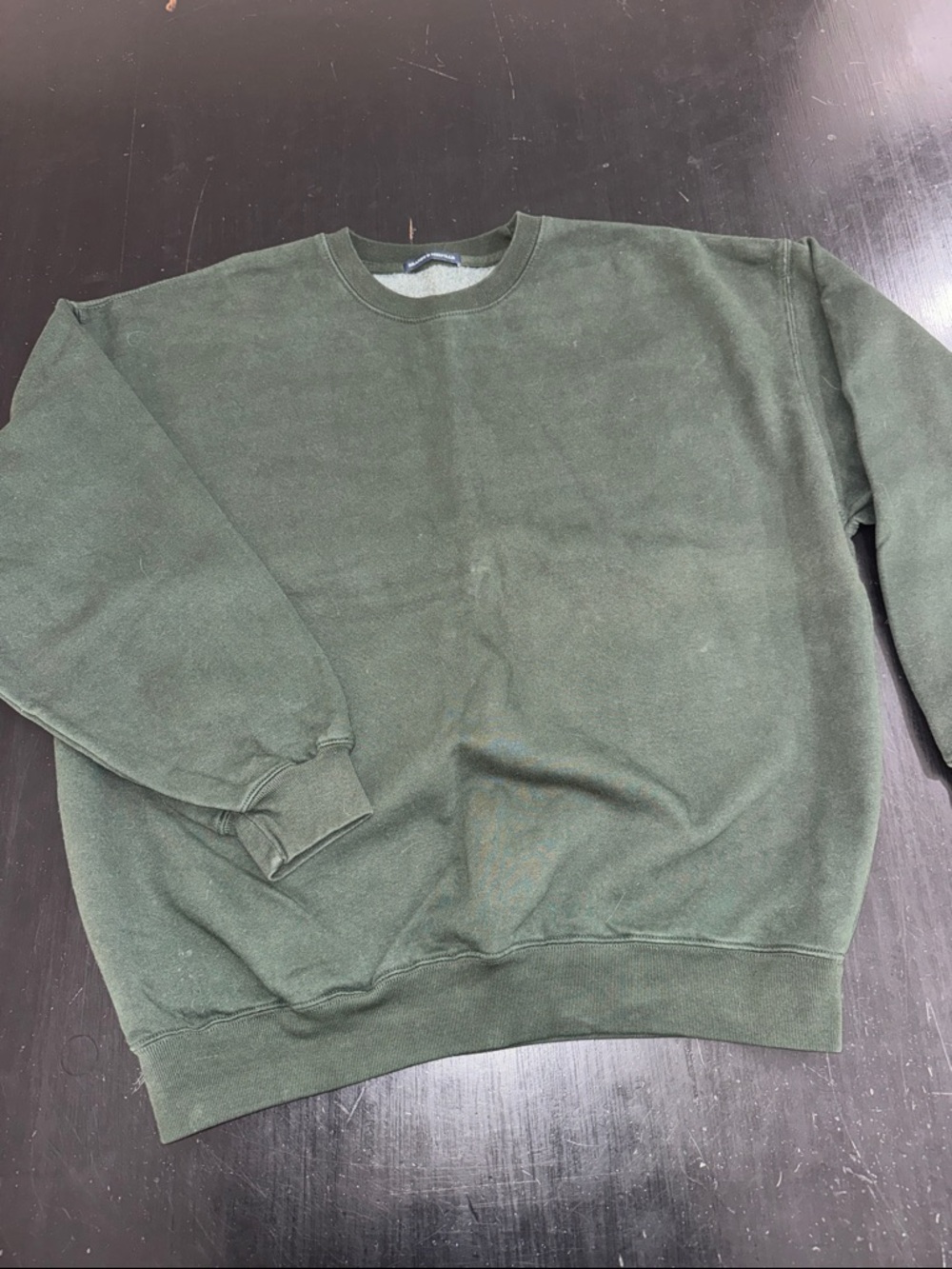 brandy melville dark green sweatshirt. one size. excellent used condition.
